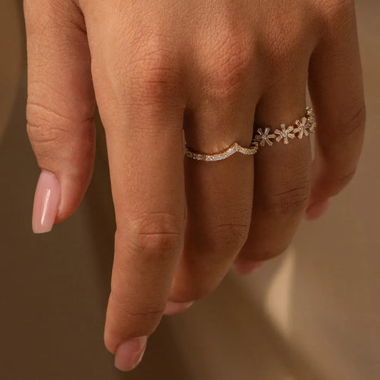 14k Gold Baguette and Round Diamond 0.36 ctw Chevron Ring