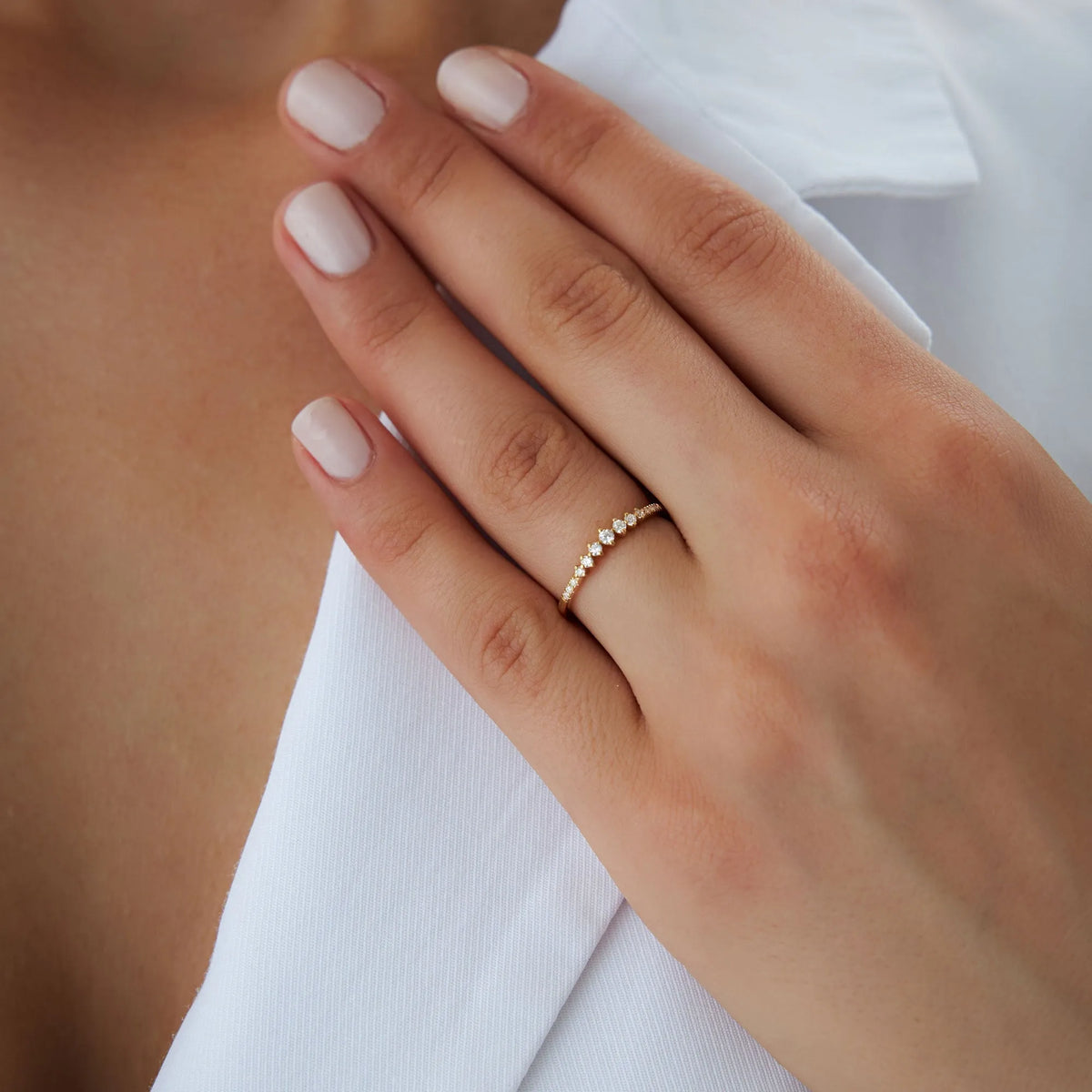 14K Solid Gold Round Diamond 0.18 Carat Graduating Wedding Ring