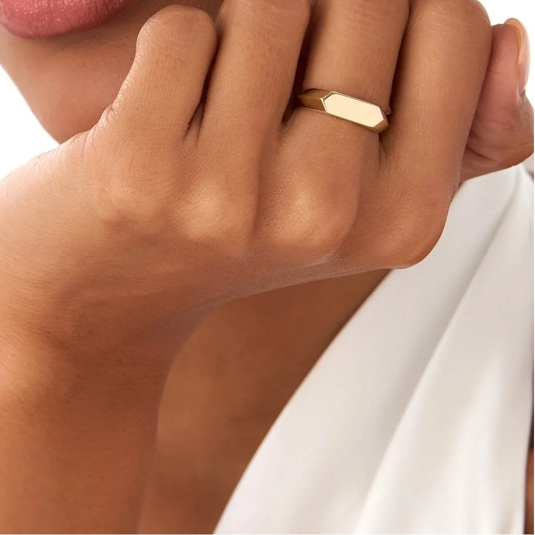 14k Gold Geometric Signet Ring with Graduated Band