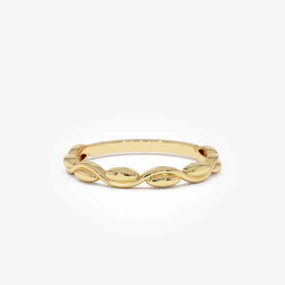 14k Gold Oval Link Ring 2.4mm Wide Graduated Band
