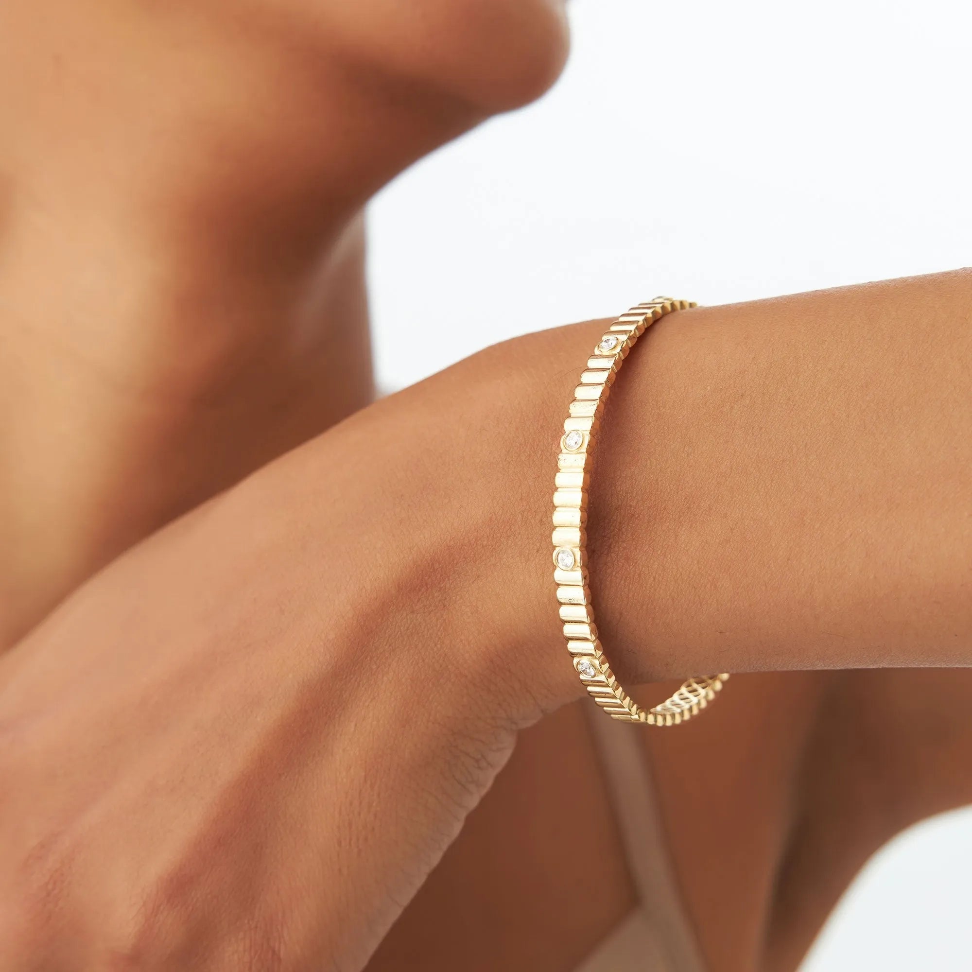 14K Solid Gold 0.14 CTW Round Diamond Ribbed Bangle