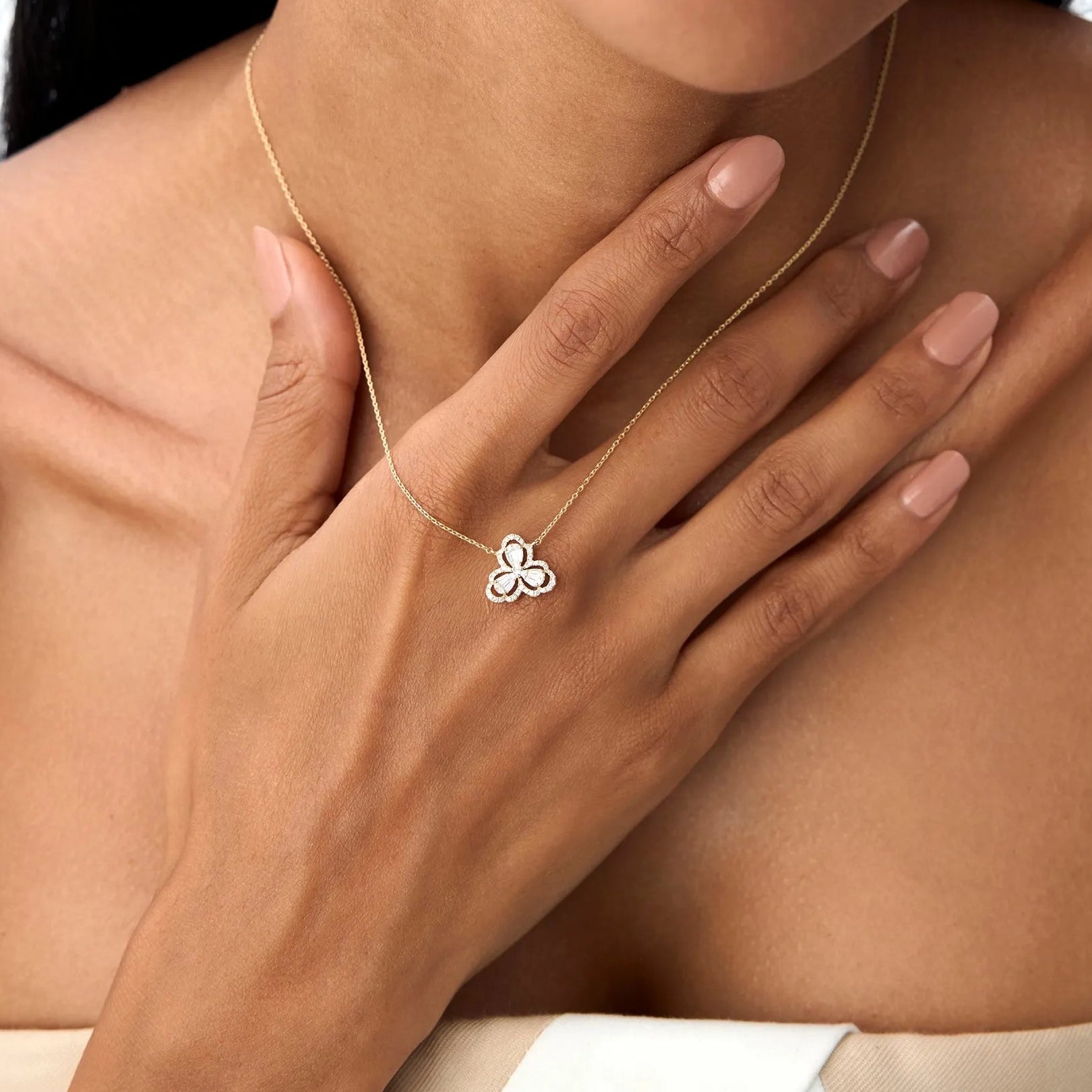 14K Solid Gold 0.25 CTW Round and Baguette Diamond Clover Necklace Prong Setting