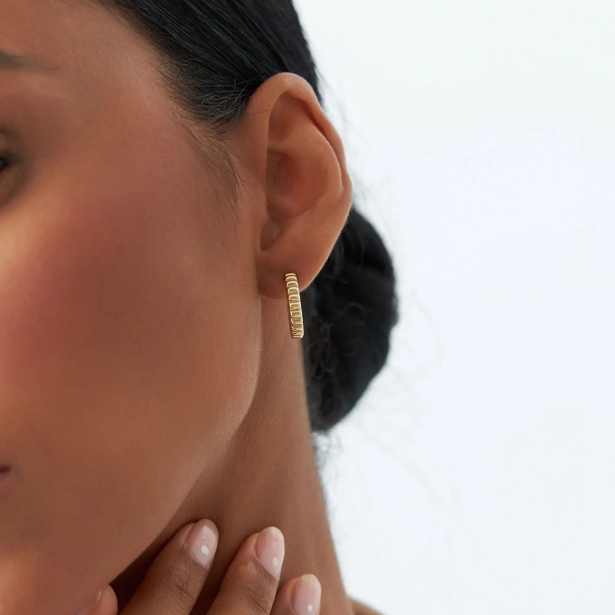 14k Gold Bubble C Shape Hoop Earrings 18mm Outer Diameter 3.4mm Width