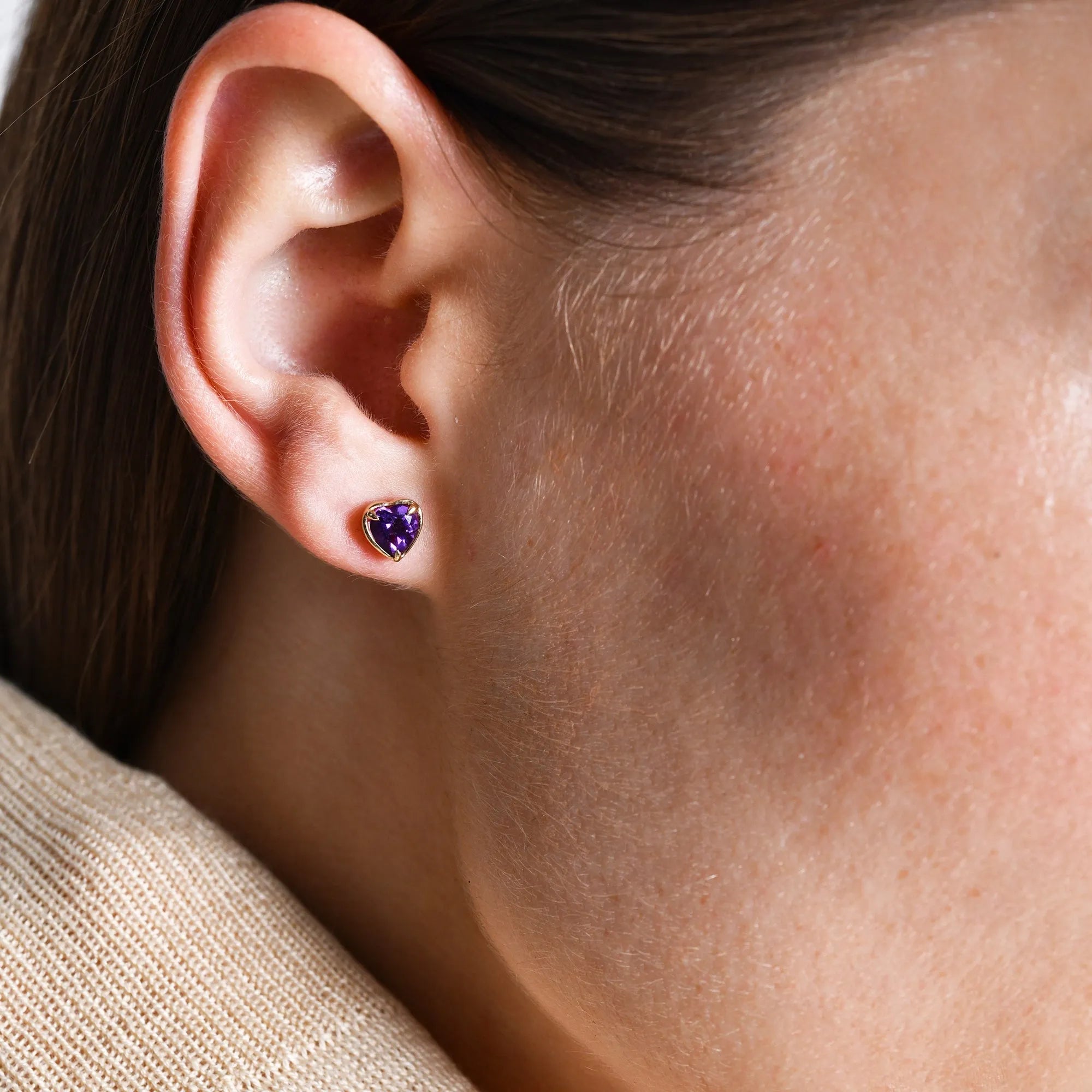 14K Solid Gold Heart Shaped Amethyst Stud Earrings 0.85ctw