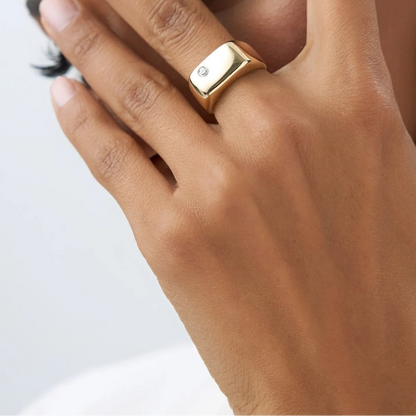 14K Solid Gold Round Diamond 0.08 Carat Rectangular Signet Ring