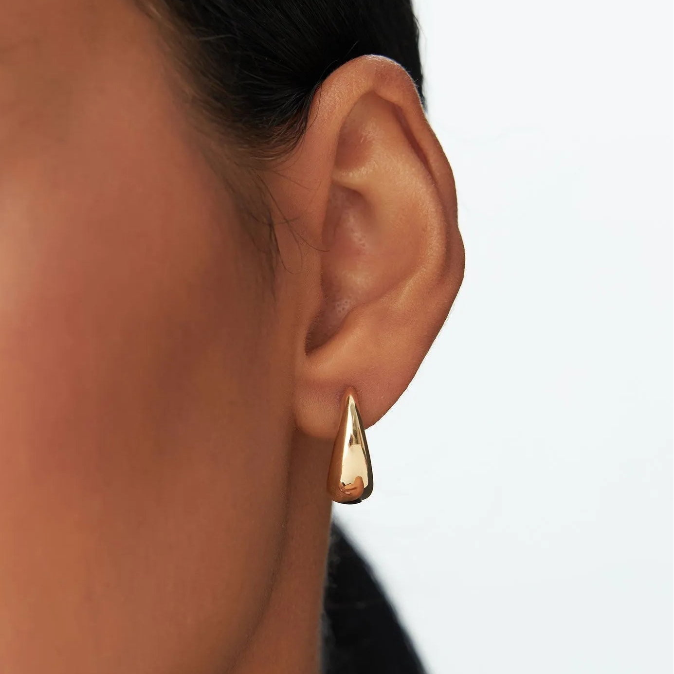 14k Gold Teardrop Graduated Hoop Earrings 13mm Polished Statement Style