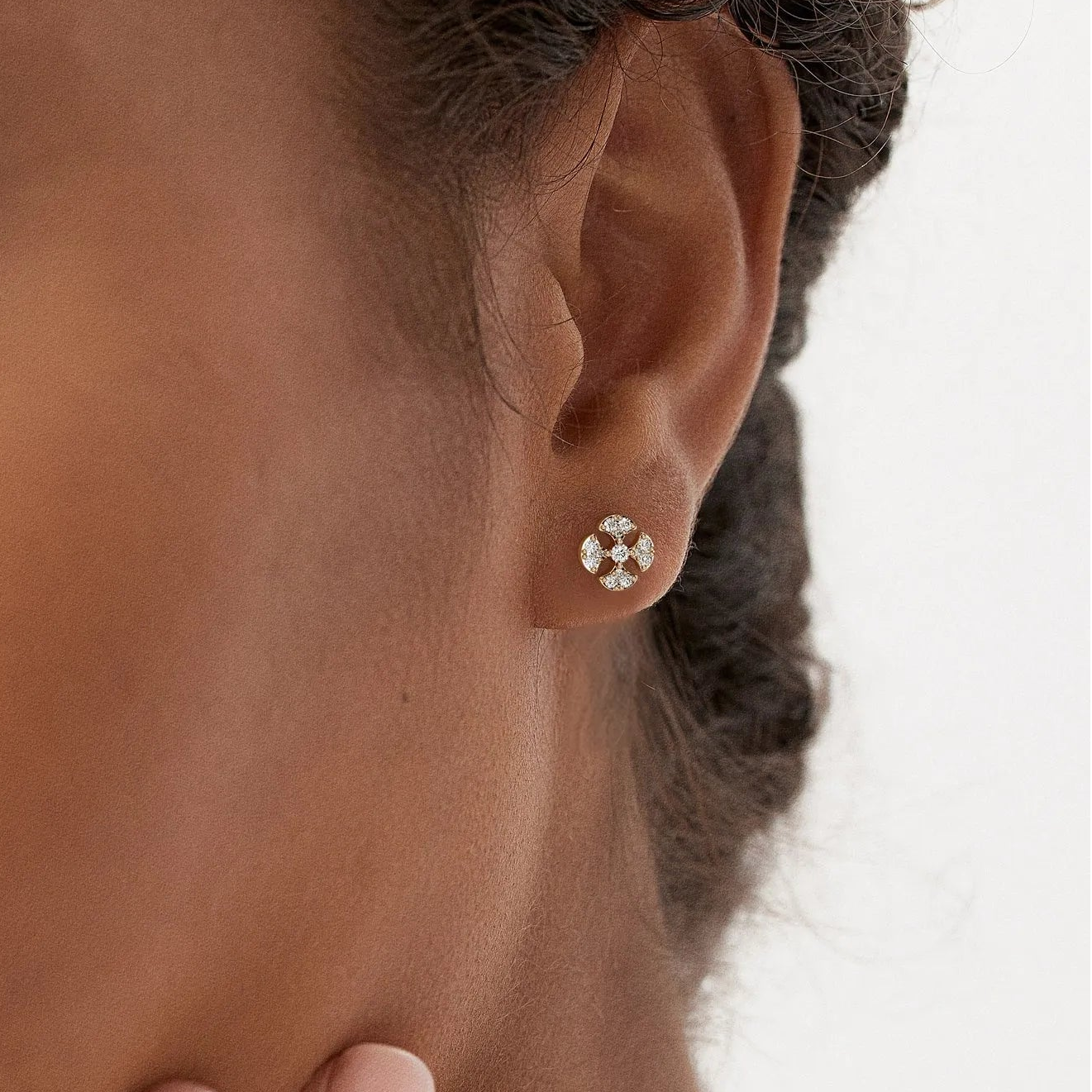 14k Gold Diamond Round Cut Petal Cluster Stud Earrings 0.15 ctw