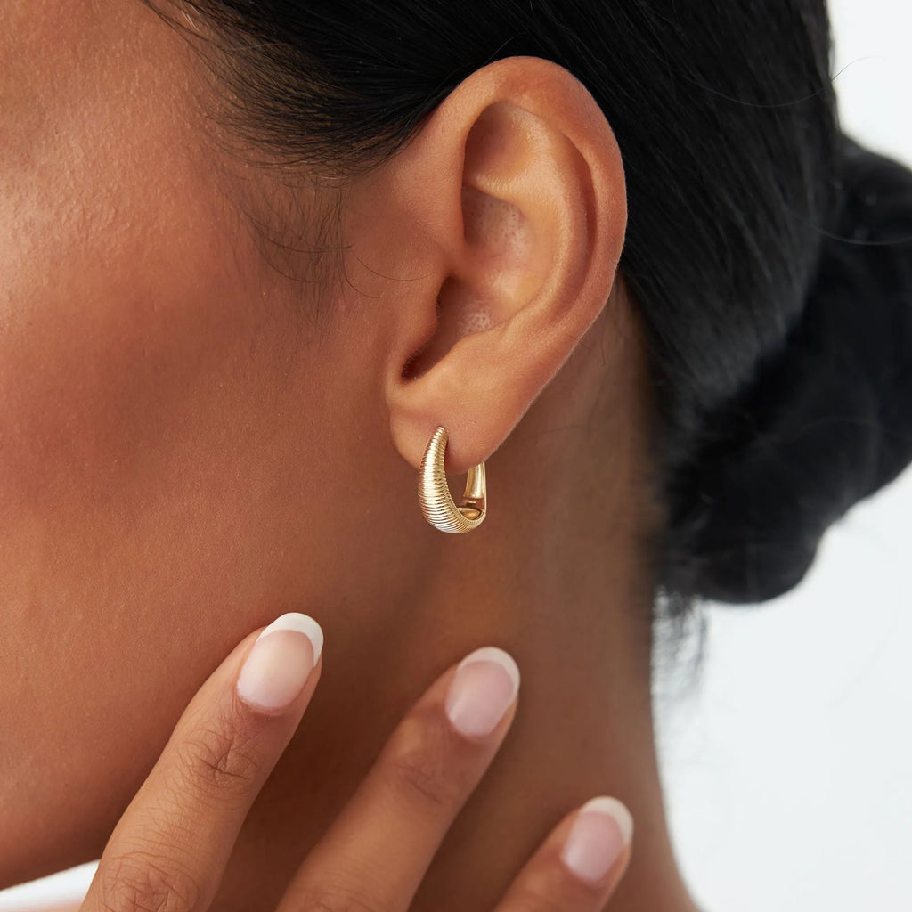14k Gold Ribbed Teardrop Graduated Hoop Earrings 13mm 6.5mm Width