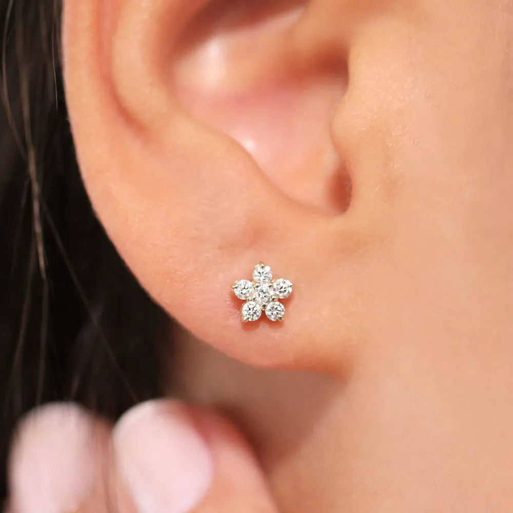 14k Gold Diamond Round Cut Flower Stud Earrings Prong Setting 0.37 ctw
