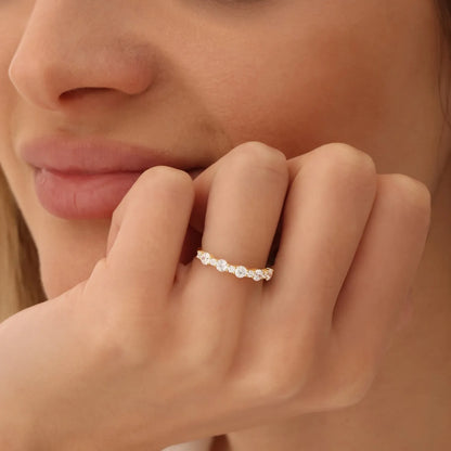 14k Gold 0.69 ctw Mixed Size Round Diamond Anniversary Ring