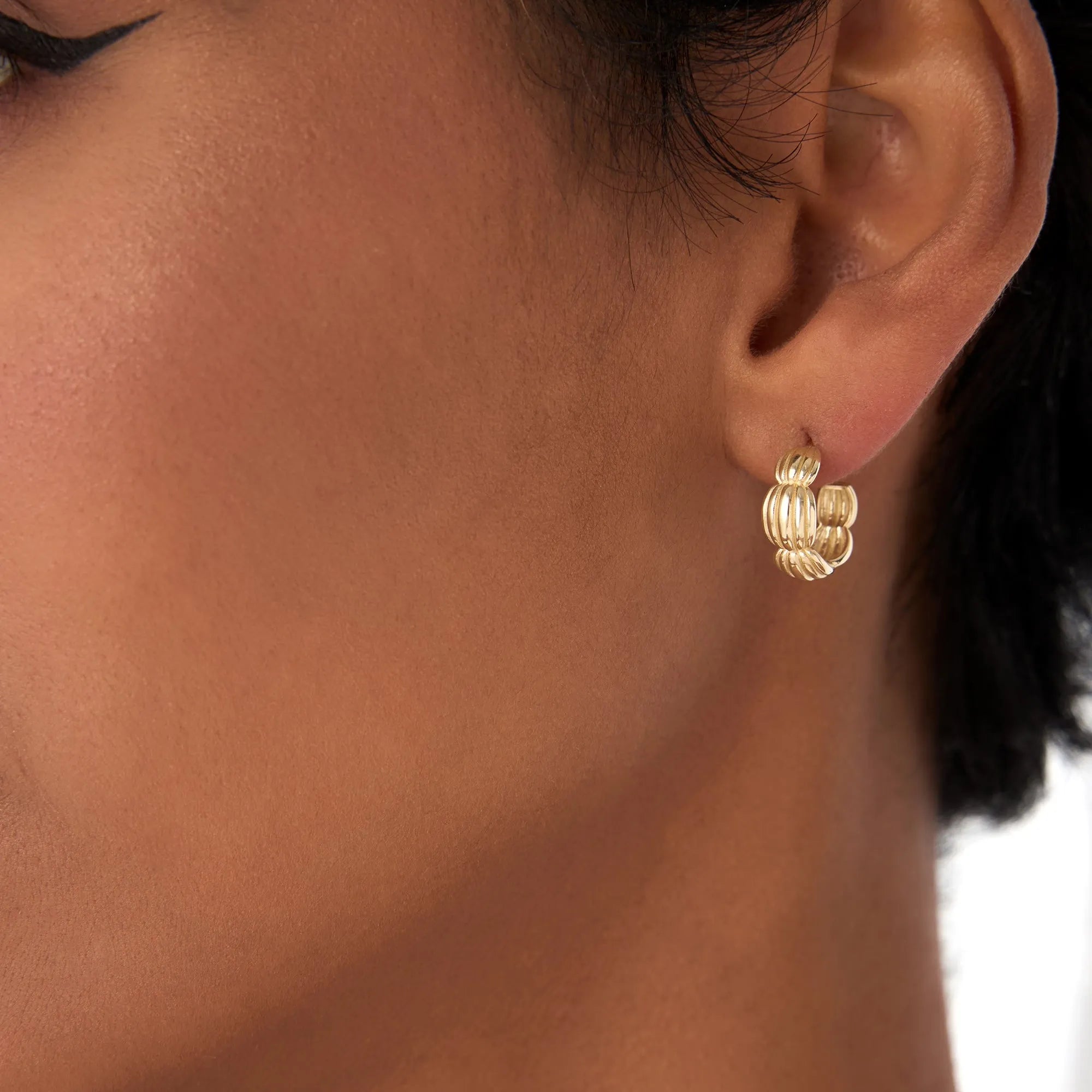 14k Solid Gold Ribbed Dome Hoop Earrings 11mm Inner Diameter 6mm Width