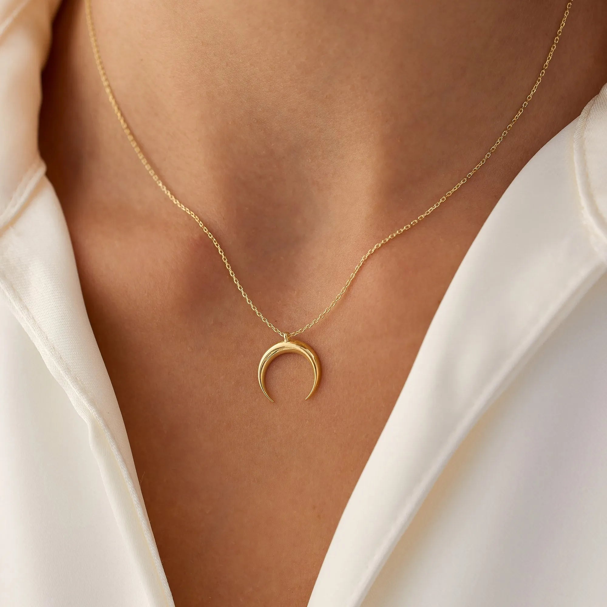 14k Solid Gold Crescent Moon Pendant Necklace