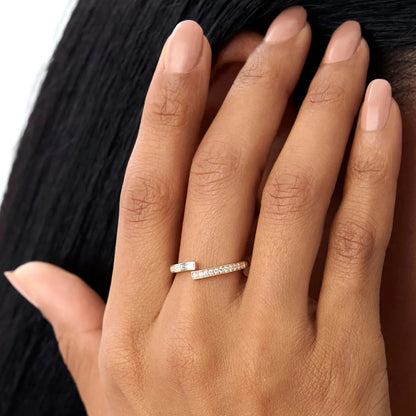 14k Solid Gold Baguette and Round Diamond Crossover Ring 0.25 ctw