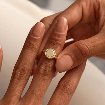 14k Gold Rope Border Oval Signet Ring Wide Graduated Band