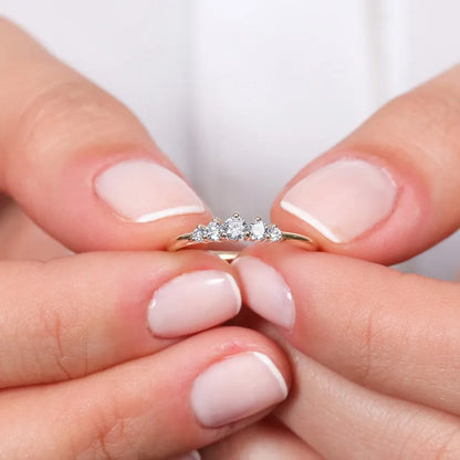 14K Gold Round Diamond 5 Stone Graduating Wedding Ring 0.30 CTW