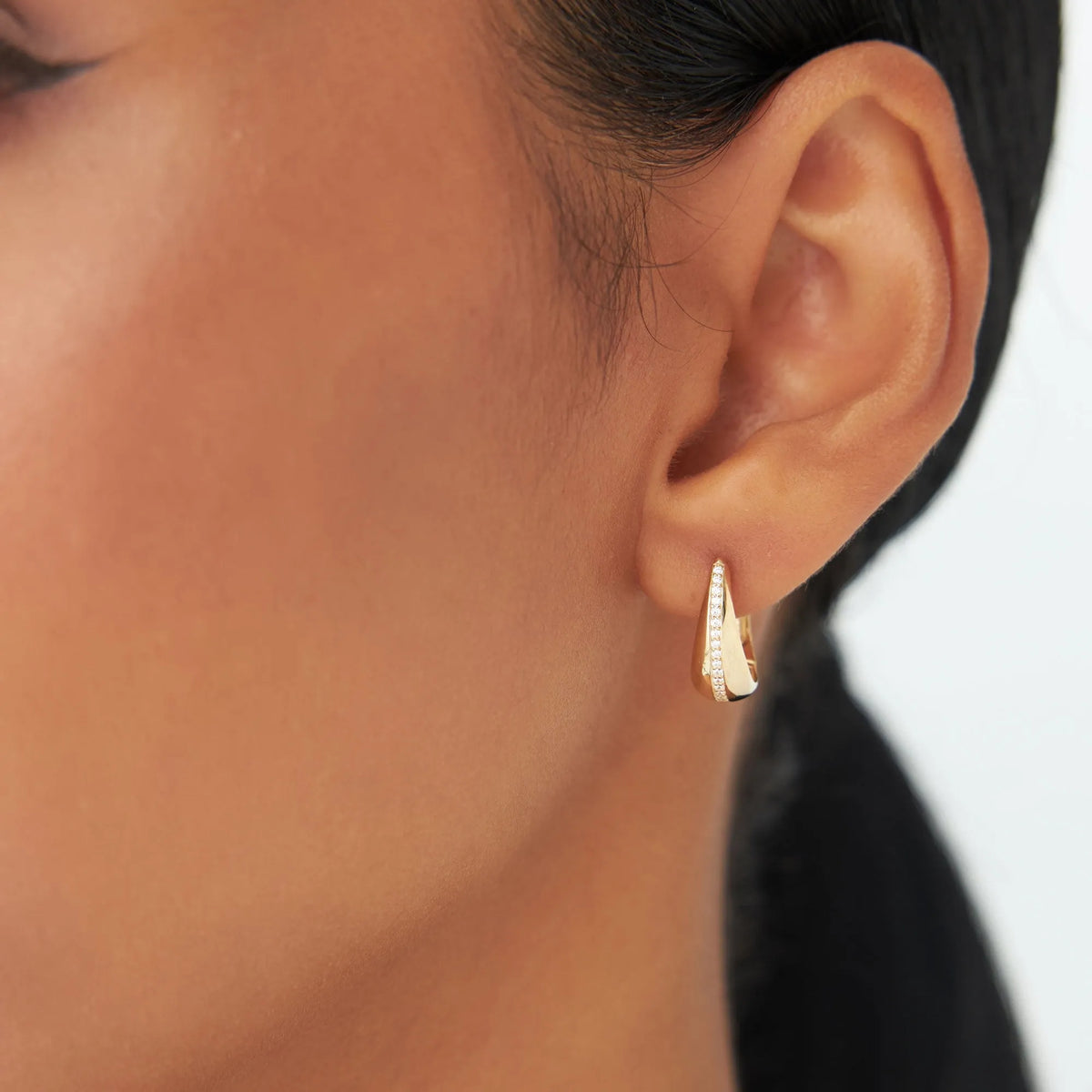 14k Solid Gold Diamond Round Cut Teardrop Hoop Earrings 0.16 ctw