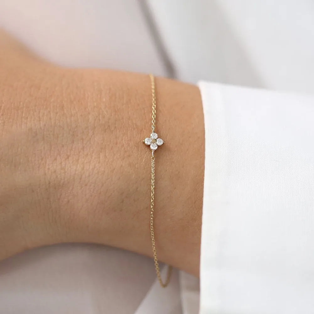 14K Solid Gold 0.14 CTW Round Diamond Clover Bracelet