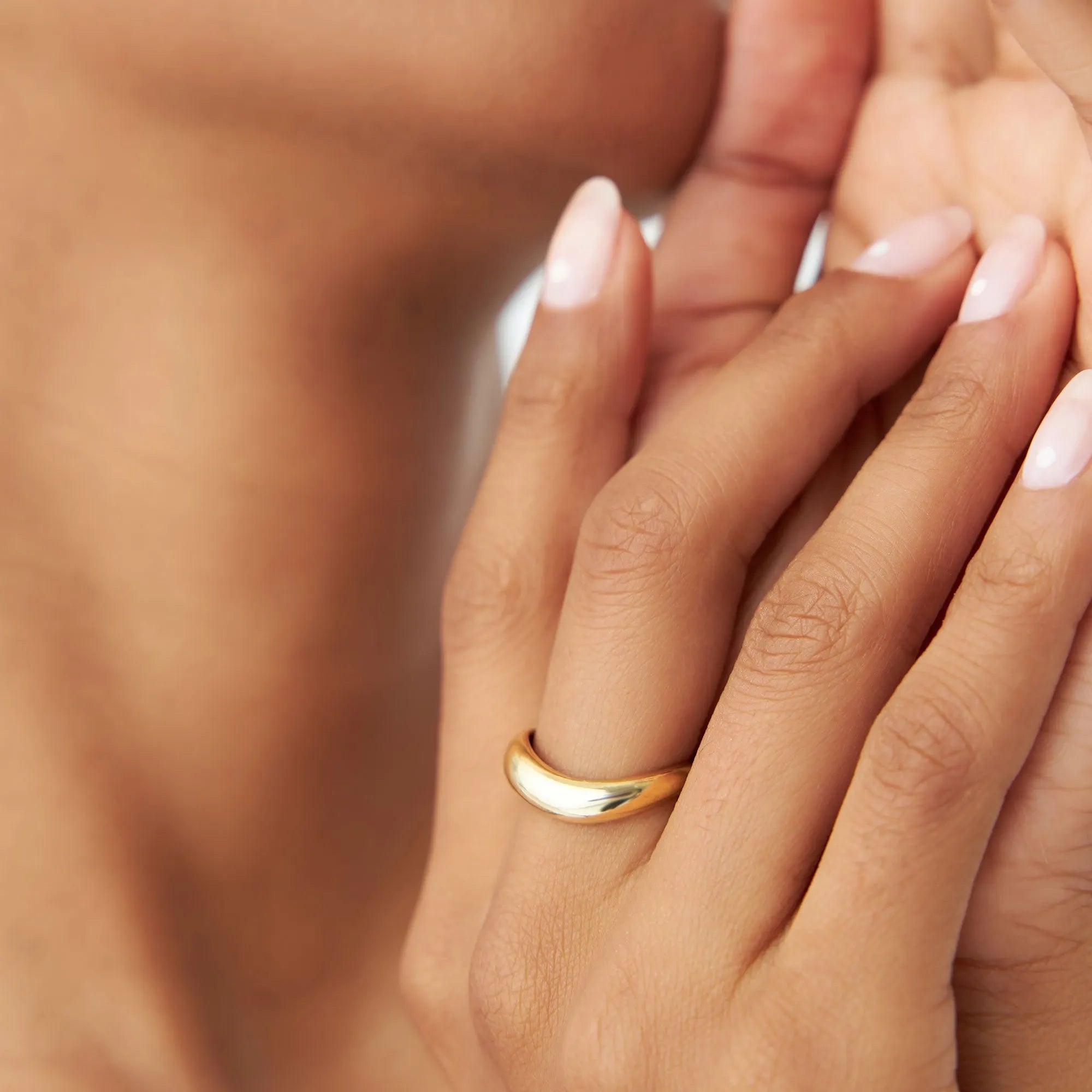 14k Solid Gold Amorphic Shaped Figure Graduated Band Ring