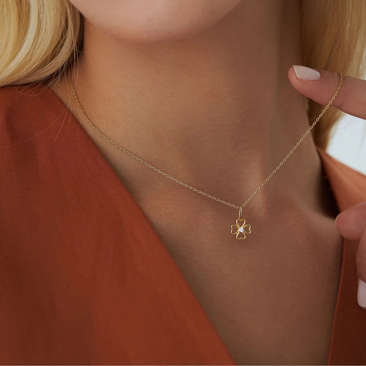14K Solid Gold 0.04 CTW Round Diamond Single Clover Necklace