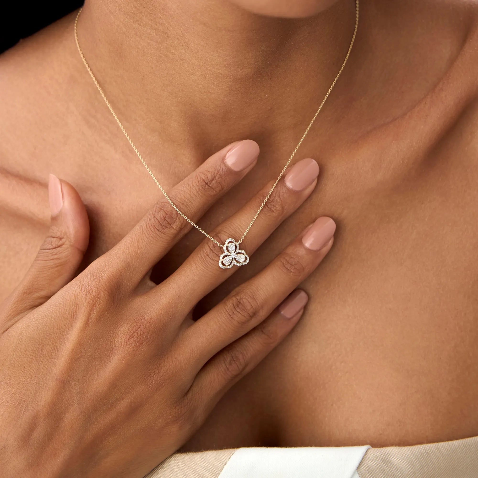 14K Solid Gold 0.25 CTW Round and Baguette Diamond Clover Necklace Prong Setting