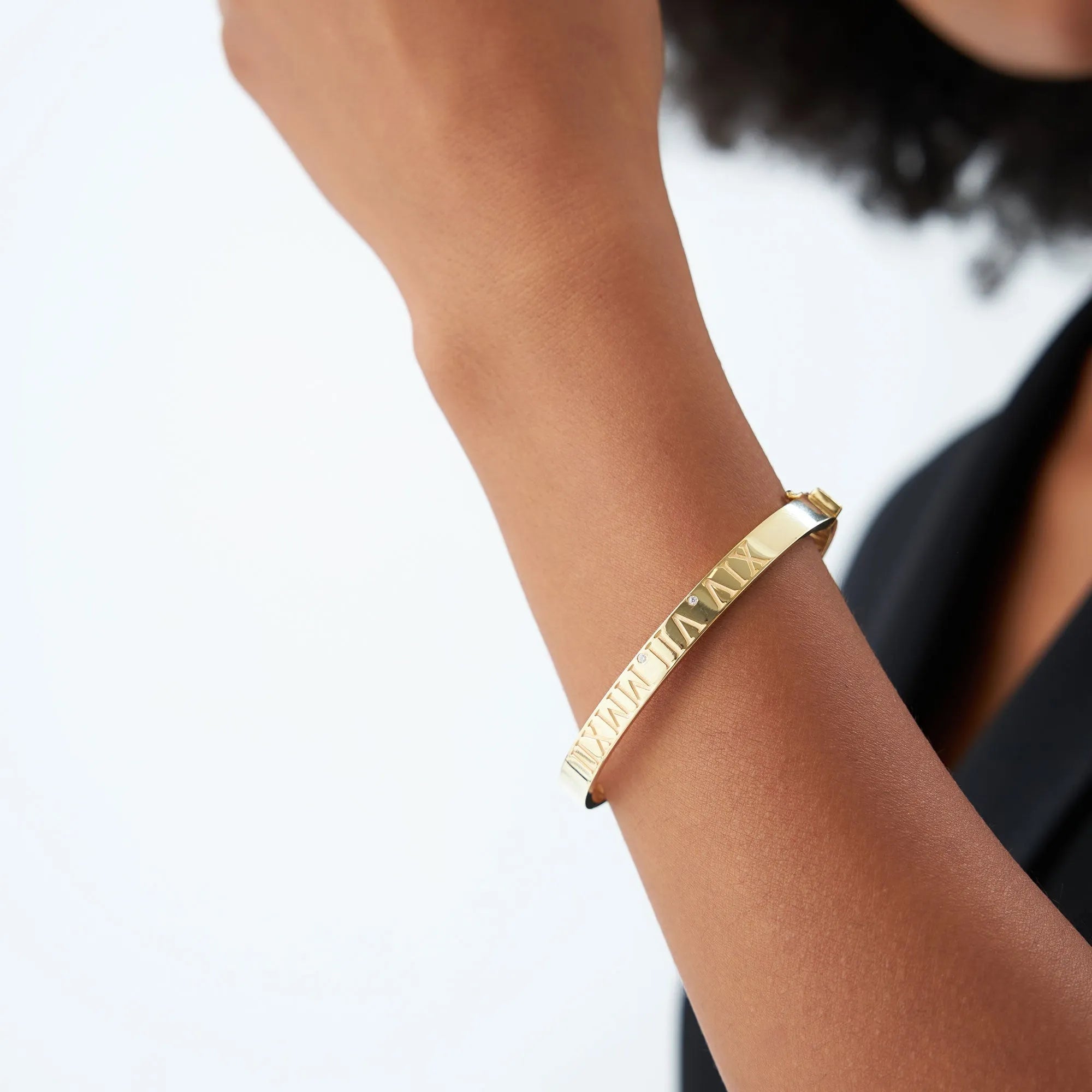 14K Solid Gold Round Diamond Personalized Roman Numeral Bangle Bracelet 0.03 CTW