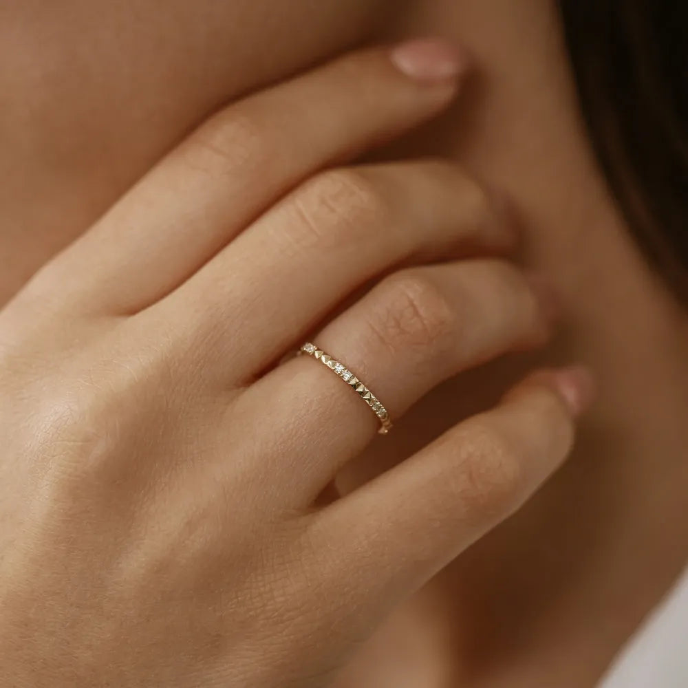 14K Gold Round Diamond Pyramid Eternity Ring 0.20ctw