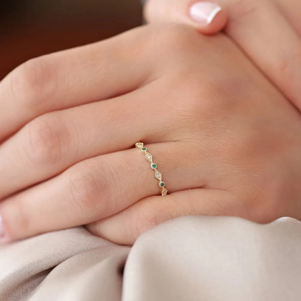 14K Gold Round Emerald and Diamond Geometric Art Deco Wedding Band Ring 0.22 CTW