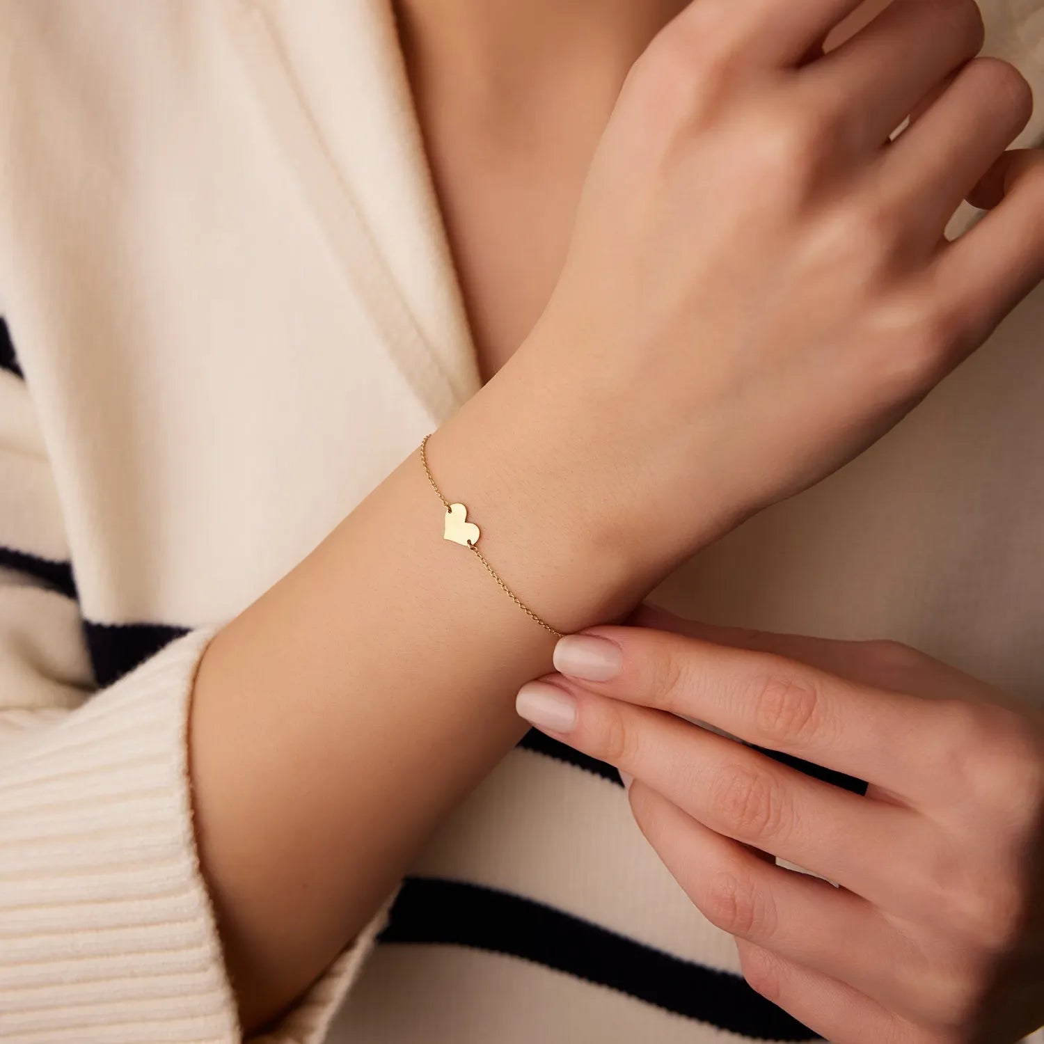 14K Solid Gold Heart Shape Charm Link Bracelet