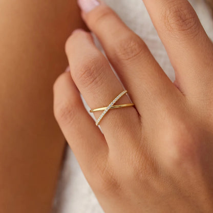 14K Solid Gold Round Diamond 0.12 Carat Criss Cross Single Side Ring