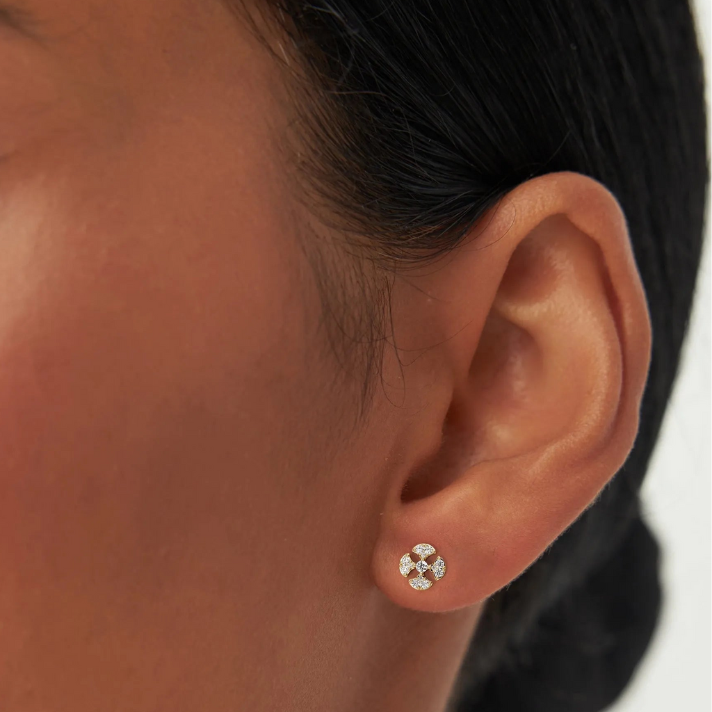 14k Gold Diamond Round Cut Petal Cluster Stud Earrings 0.15 ctw