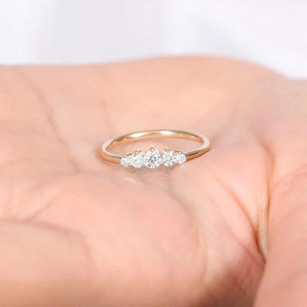 14K Gold Round Diamond 5 Stone Graduating Wedding Ring 0.30 CTW