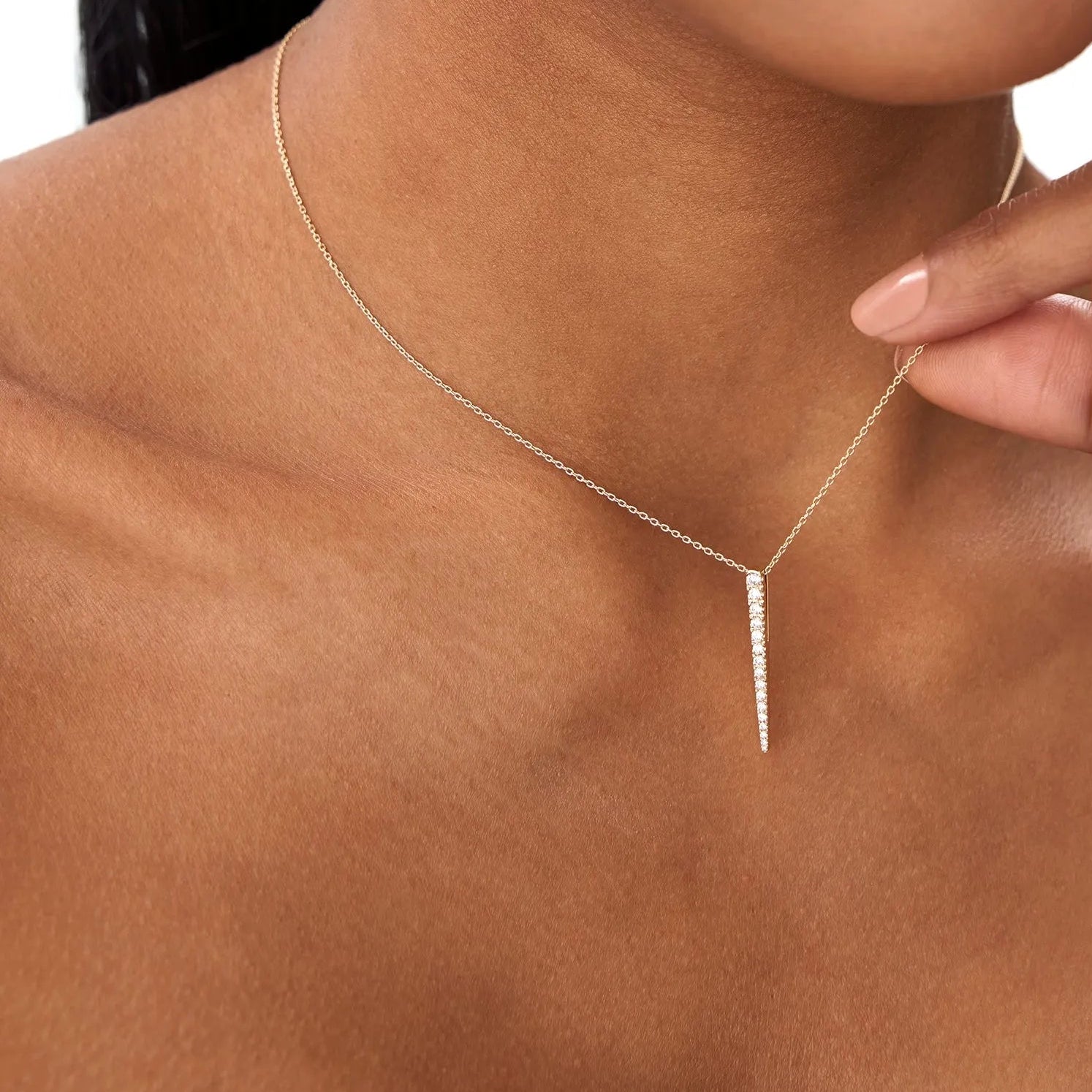 14K Solid Gold 0.23 CTW Round Diamond Tapered Bar Necklace