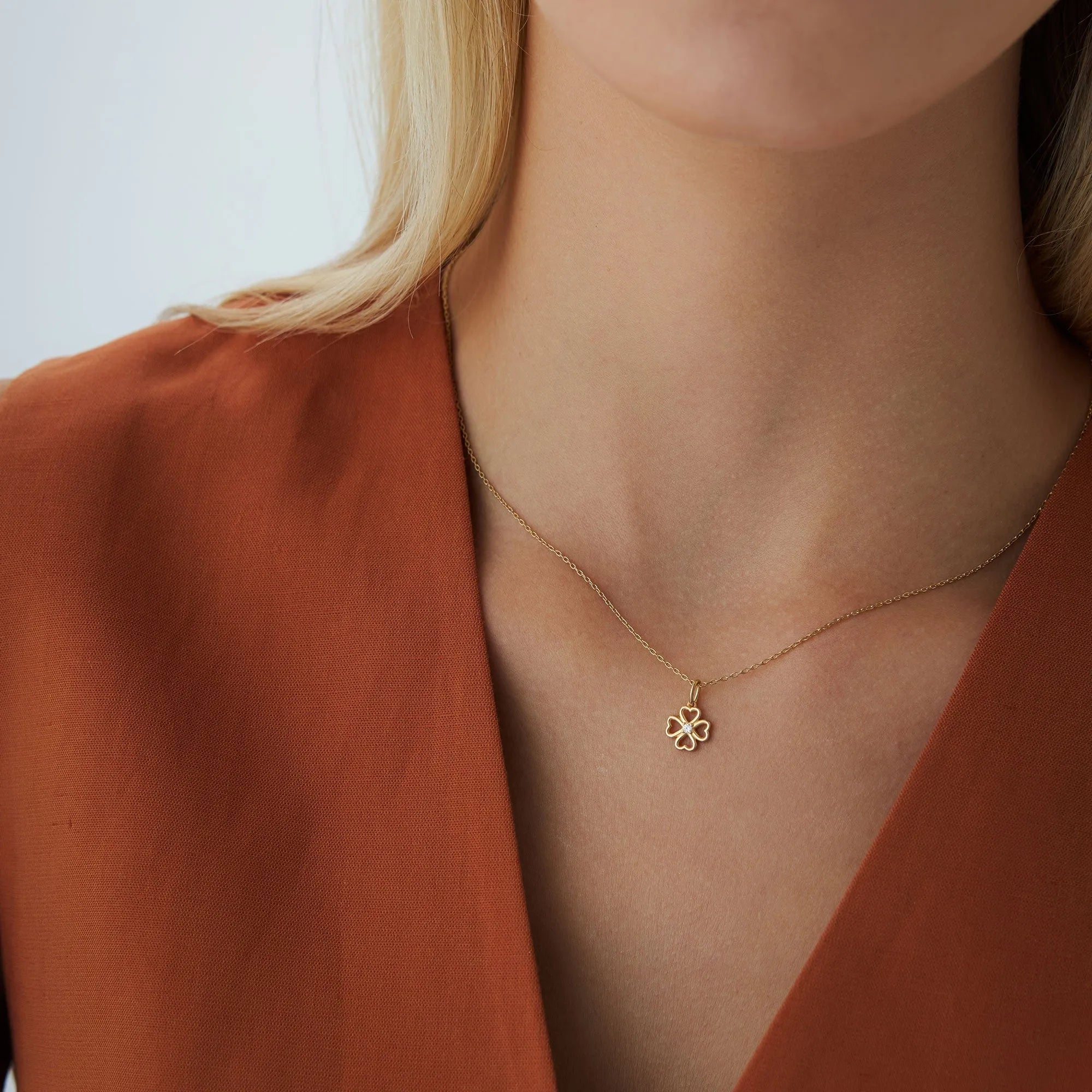 14K Solid Gold 0.04 CTW Round Diamond Single Clover Necklace