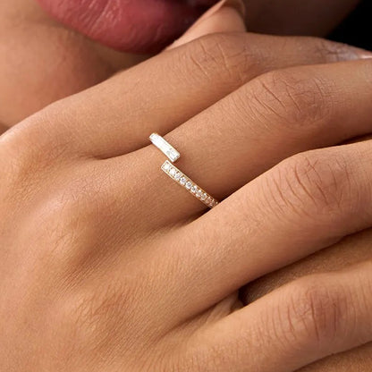 14k Solid Gold Baguette and Round Diamond Crossover Ring 0.25 ctw