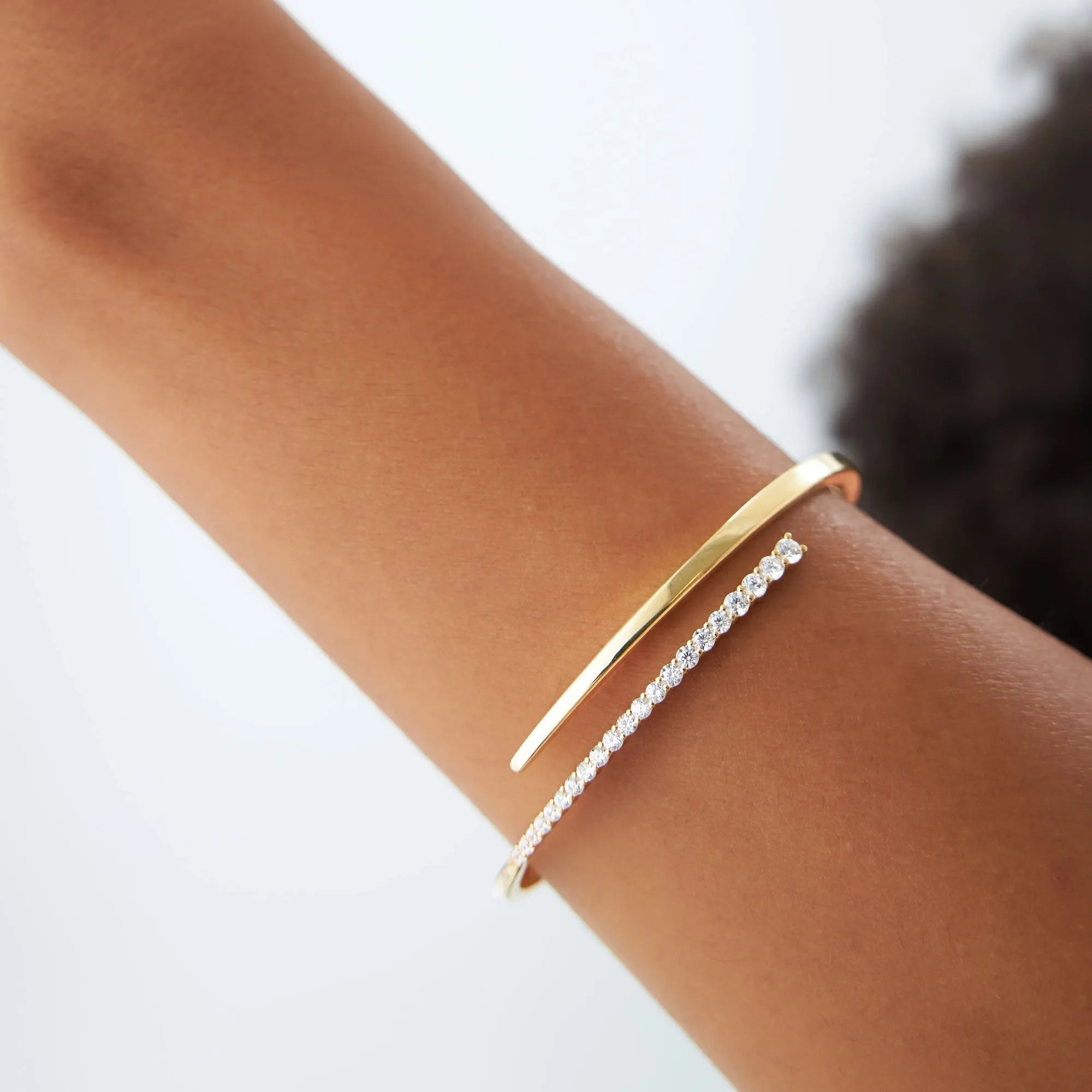 14K Solid Gold 1.05 CTW Round Diamond Crossover Graduating Bangle