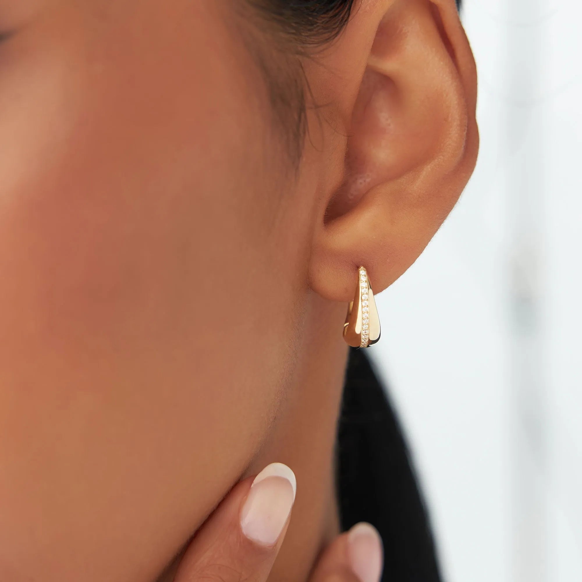 14k Solid Gold Diamond Round Cut Teardrop Hoop Earrings 0.16 ctw