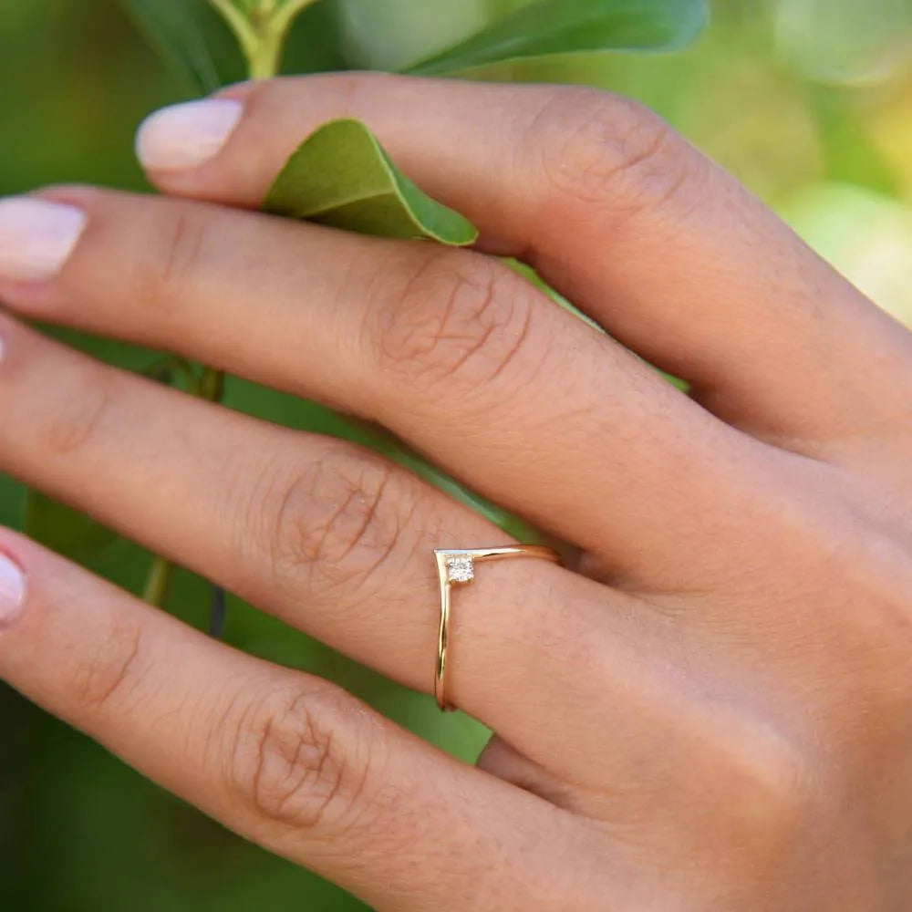 14K Gold Round Diamond Chevron Ring 0.07 Carat 4 Prong Setting