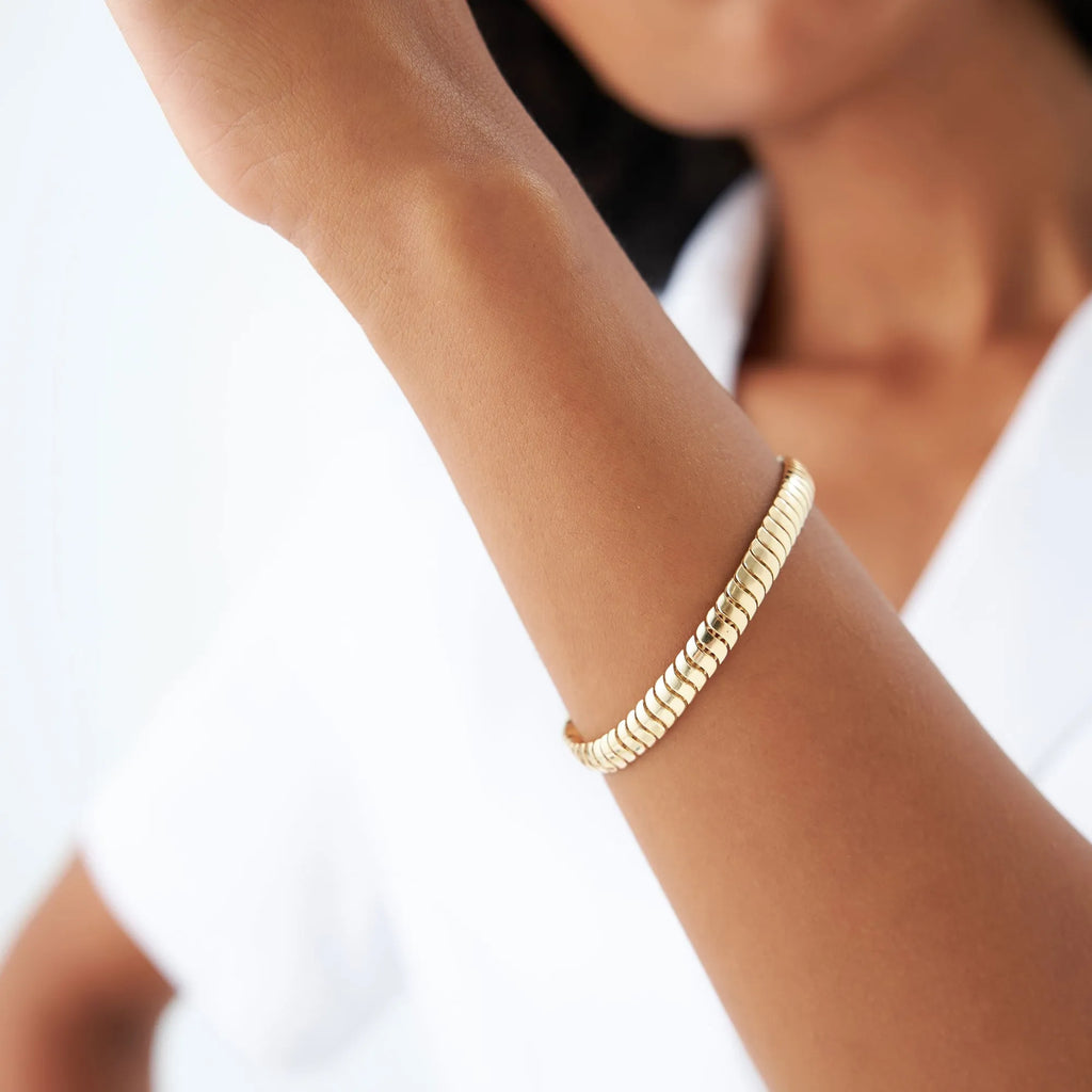 14K Gold 5.7mm Wide Cobra Link Chain Bracelet
