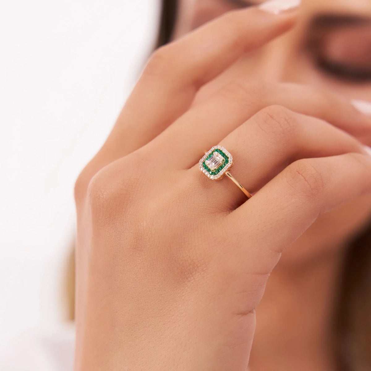 14K Solid Gold Round Emerald and Baguette Diamond Halo Ring 0.47 CTW