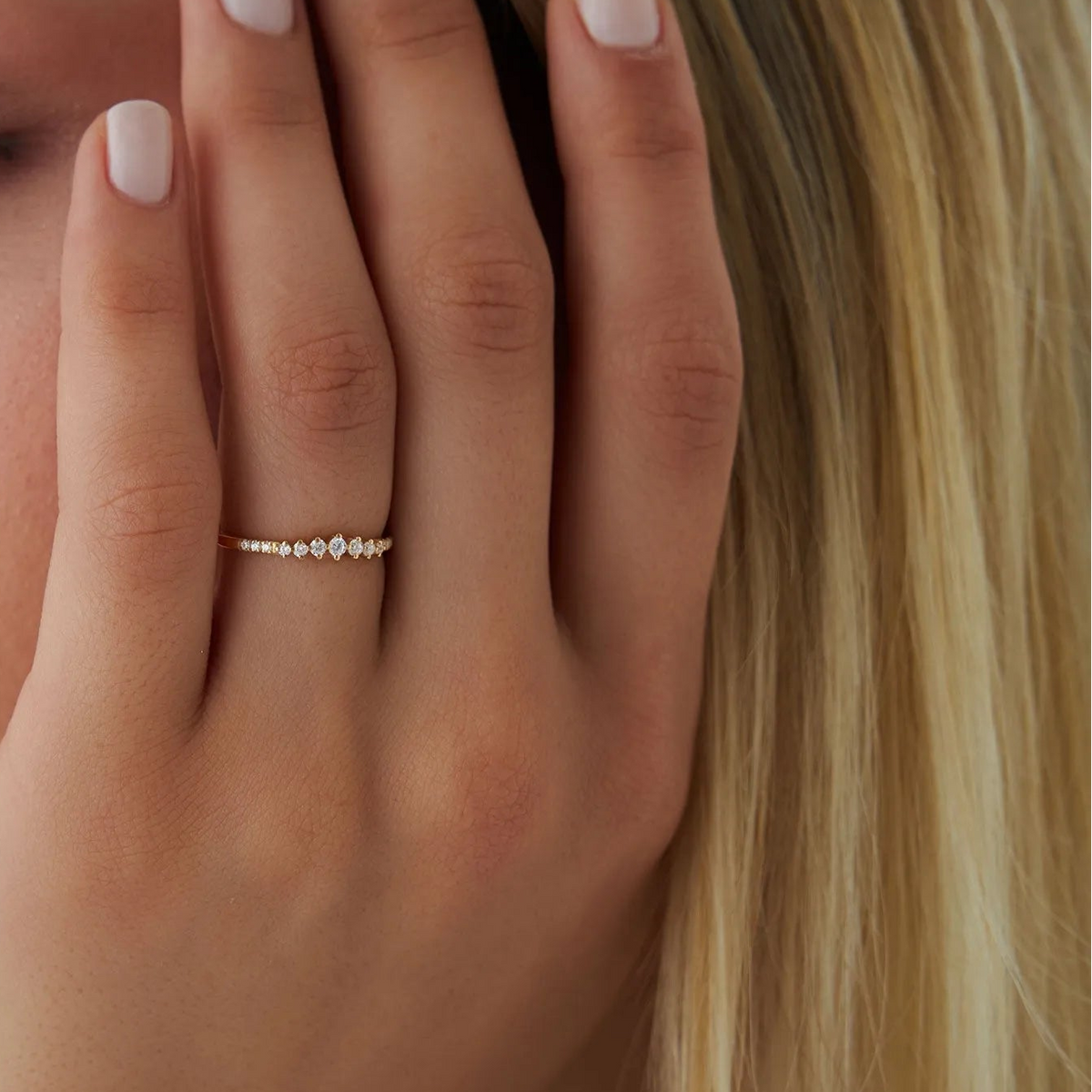 14K Solid Gold Round Diamond 0.18 Carat Graduating Wedding Ring