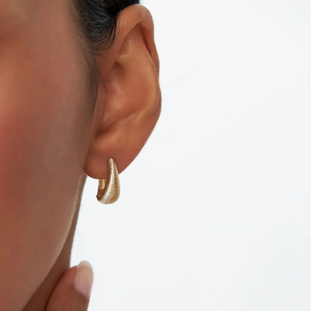 14k Gold Ribbed Teardrop Graduated Hoop Earrings 13mm 6.5mm Width