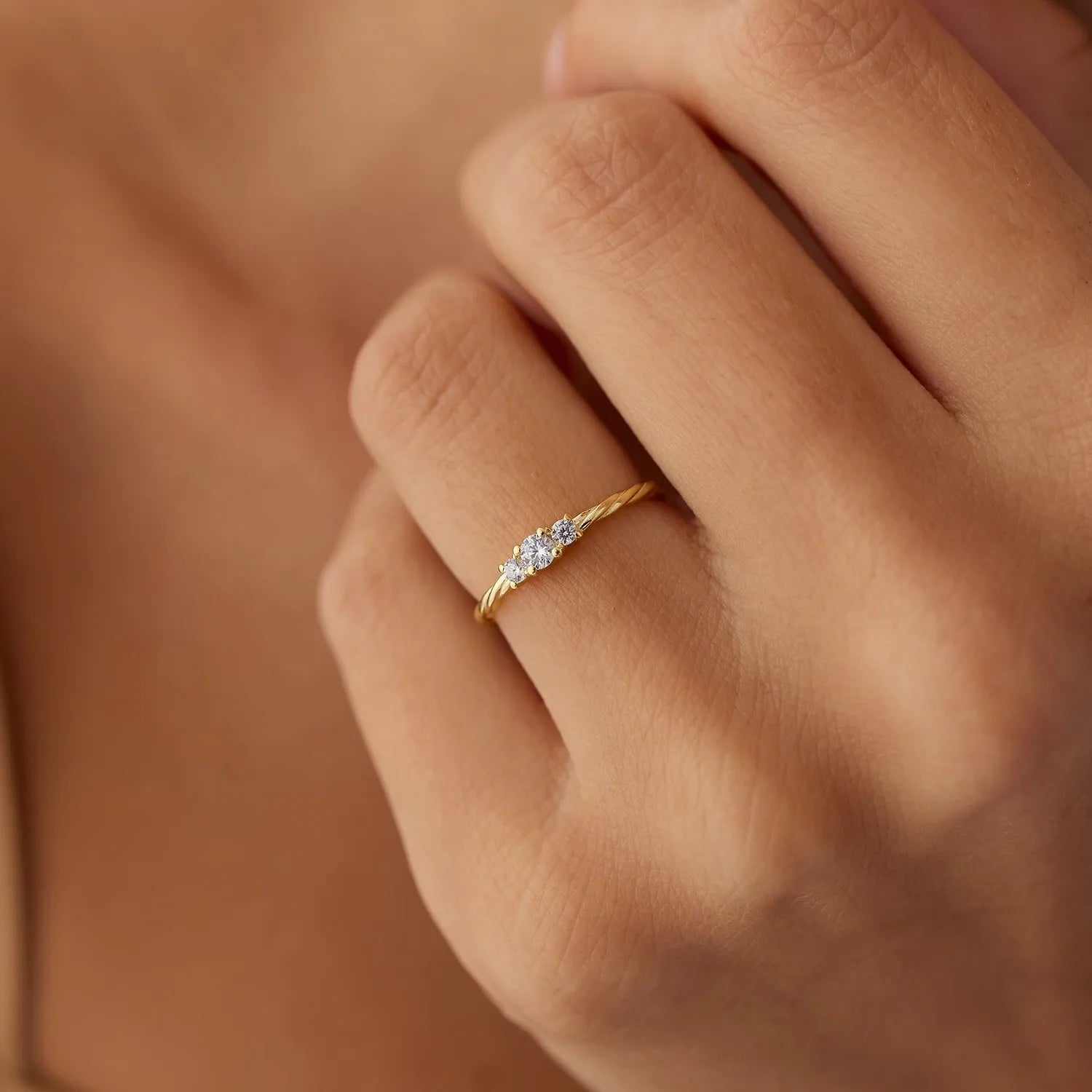 14k Gold Round Diamond Three Stone Twisted Ring 0.16 ctw