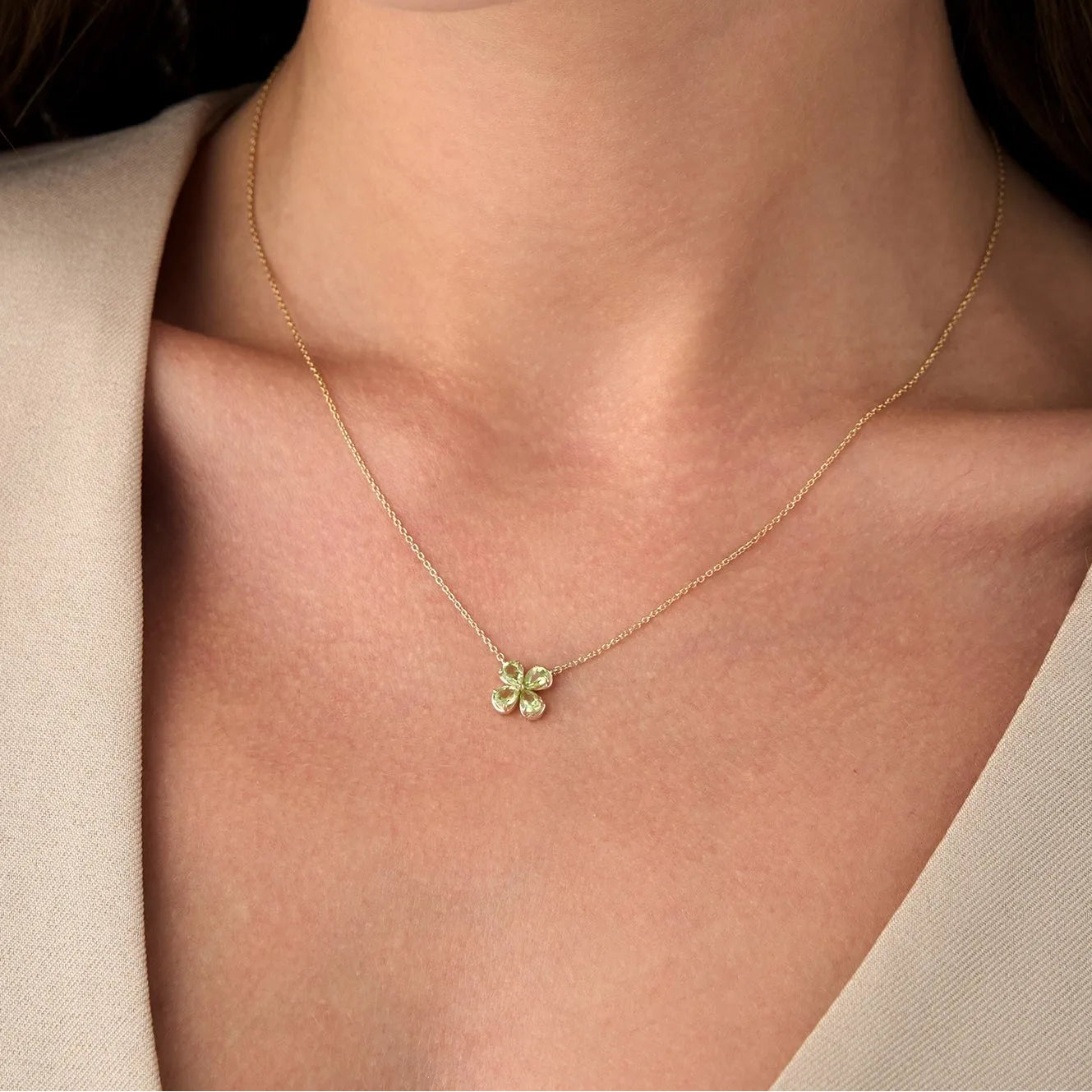 14k Solid Gold Pear Shaped Peridot Four Leaf Clover Necklace 0.70 Carat