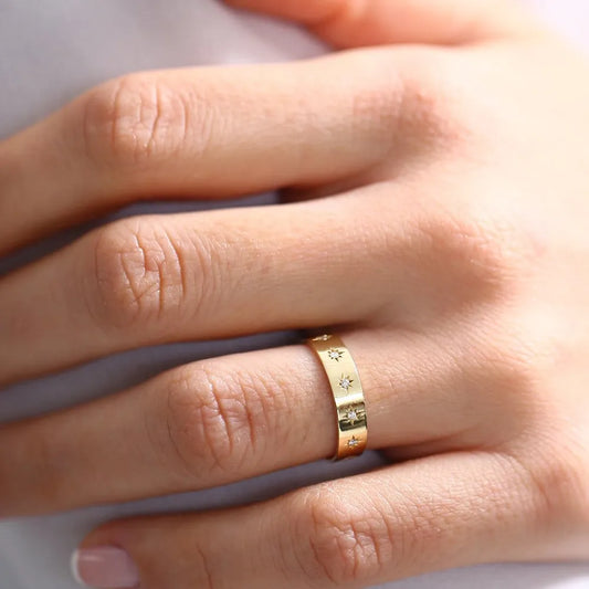 14K Gold 0.11ctw Round Diamond 4.5mm Starburst Engraved Star Setting Thick Band Ring
