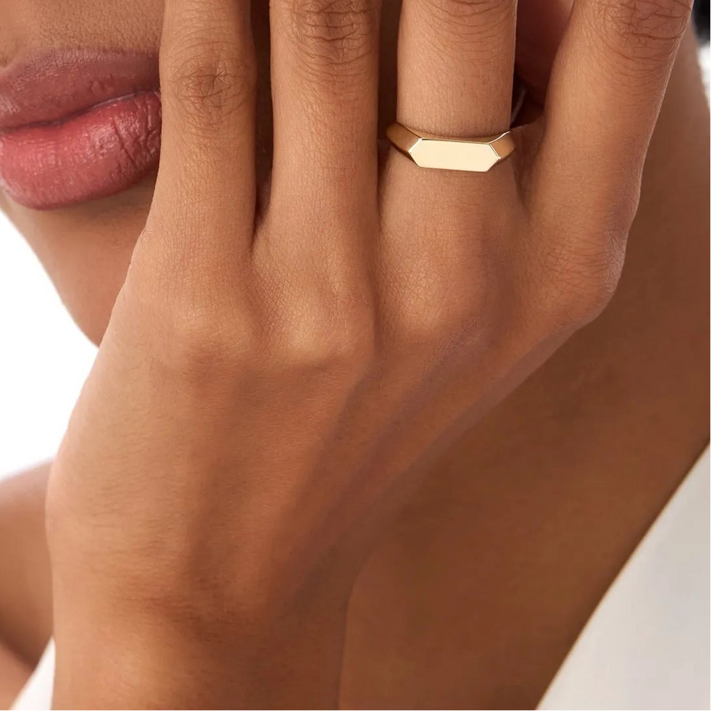 14k Gold Geometric Signet Ring with Graduated Band