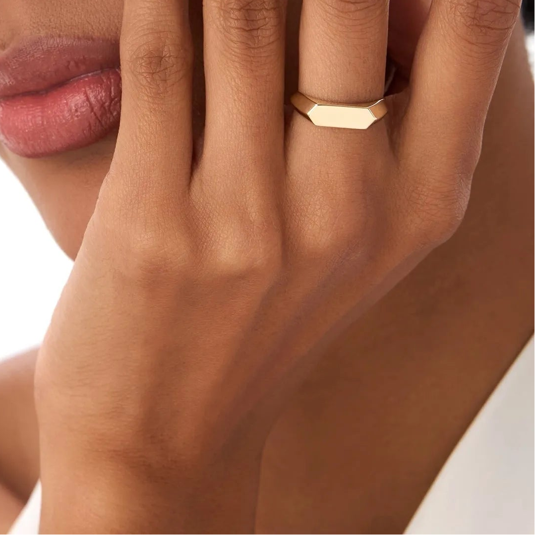 14k Gold Geometric Signet Ring with Graduated Band