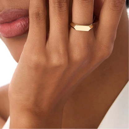 14k Gold Geometric Signet Ring with Graduated Band