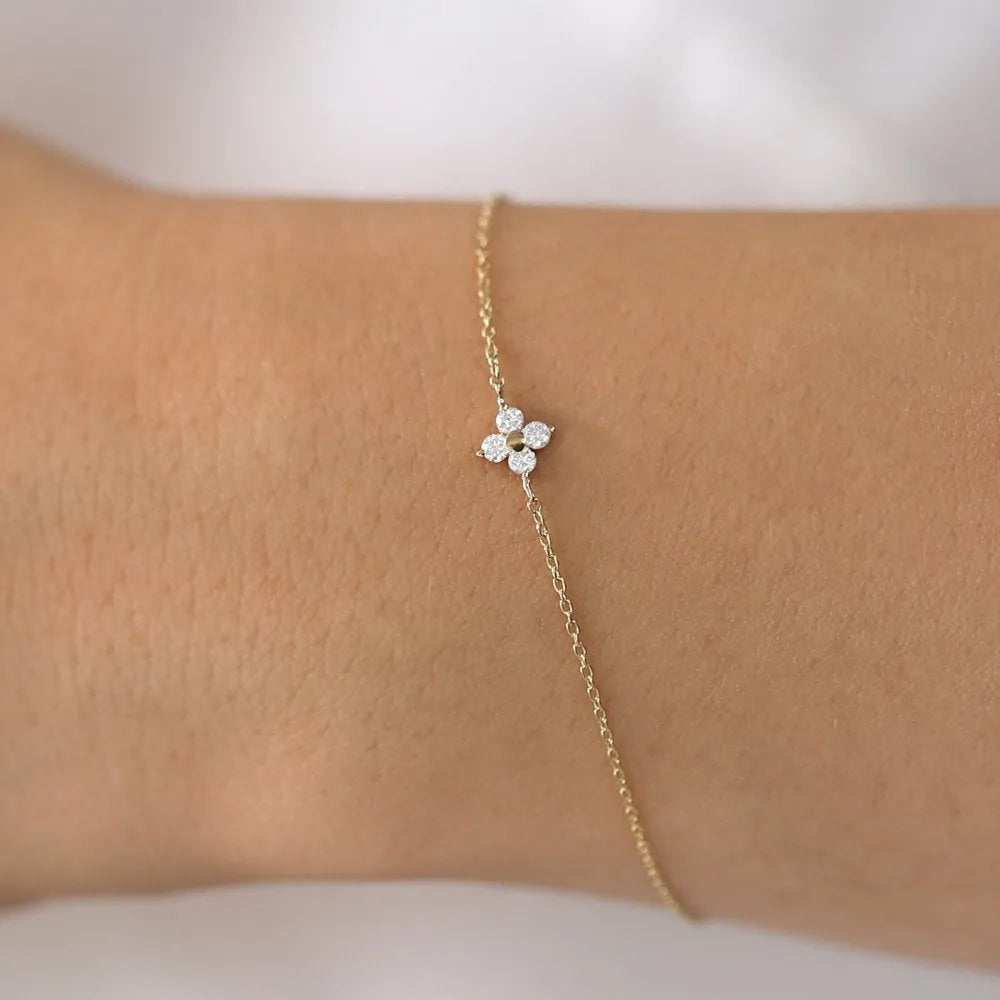 14K Solid Gold 0.14 CTW Round Diamond Clover Bracelet
