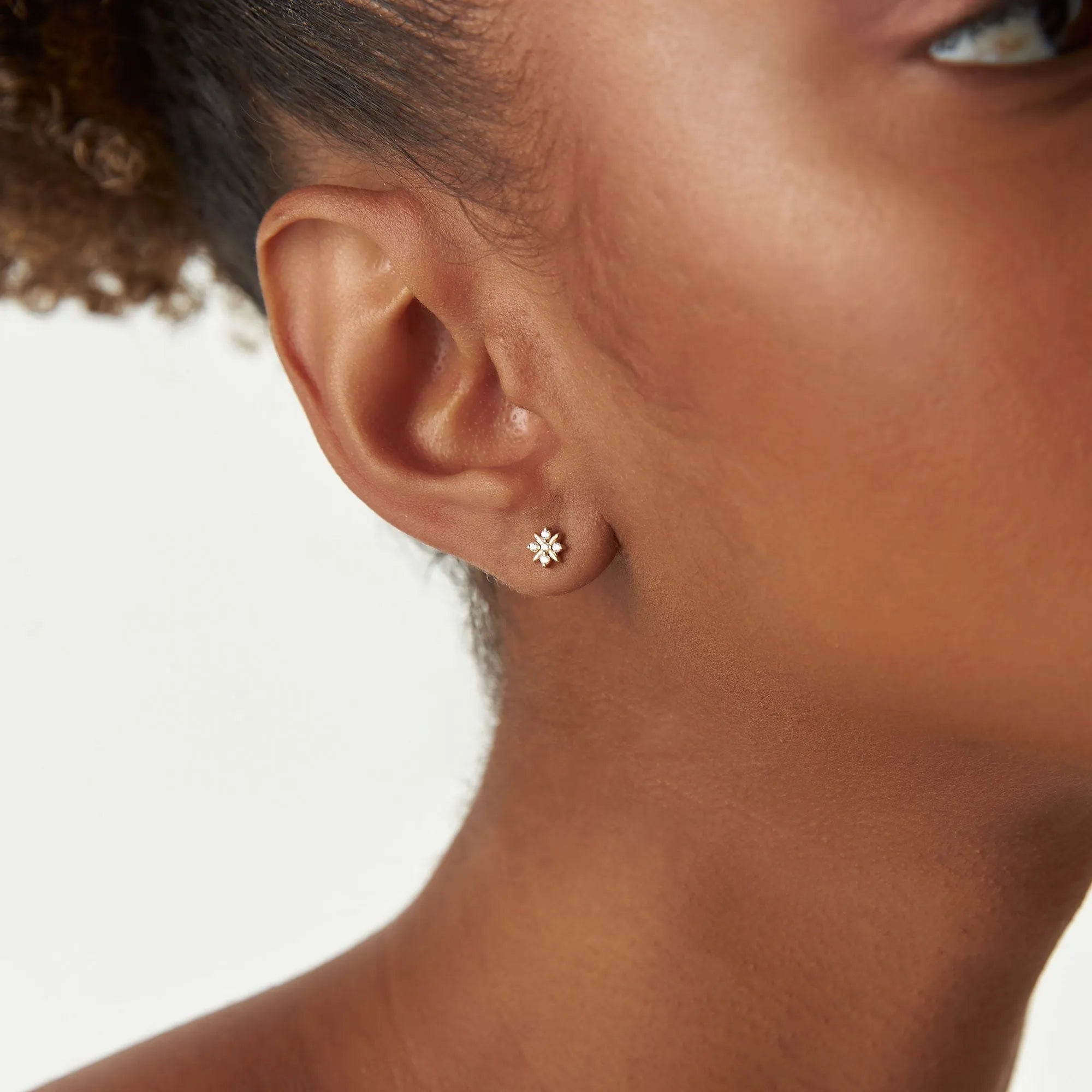 14k Gold Diamond Round Cut Crisscross Cluster Stud Earrings 0.10 ctw