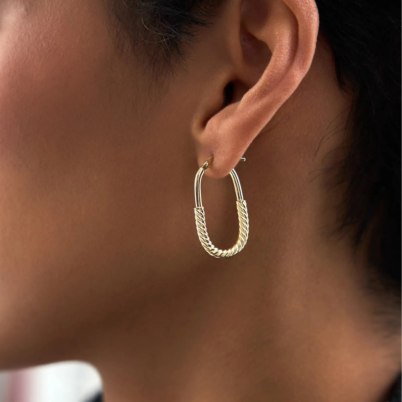 14k Yellow Gold Twisted Rope Oval Hoop Earrings 29mm Length 2.5mm Width